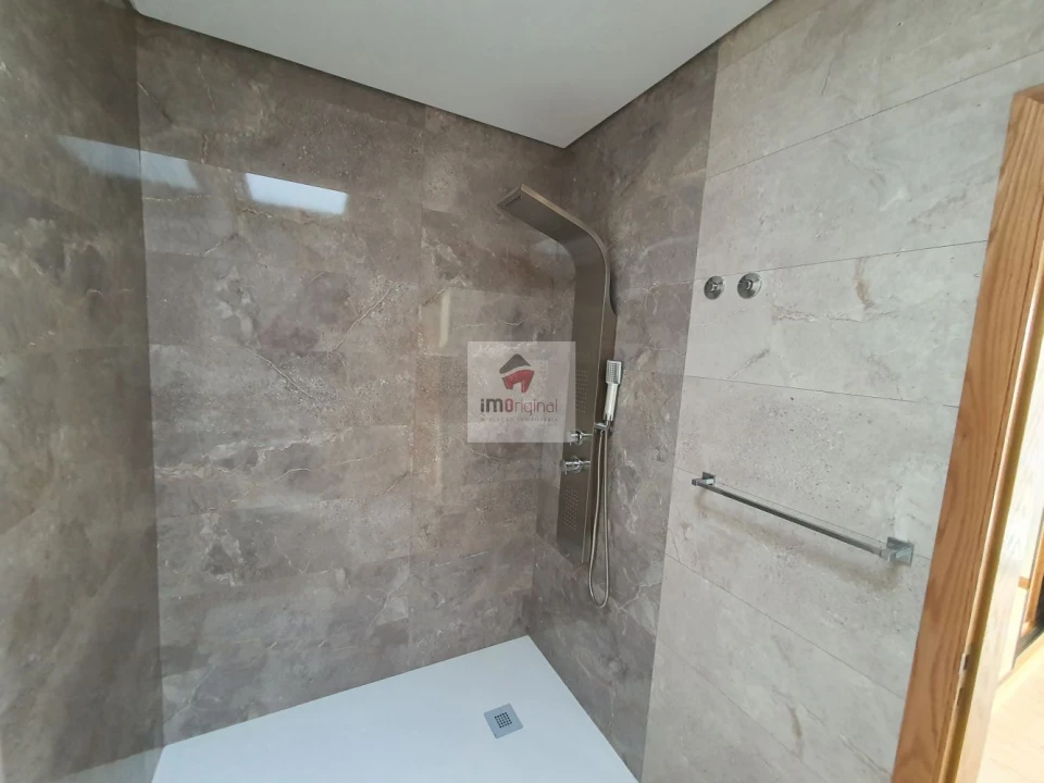 Moradia T3 para Venda em Madalena Foto 20