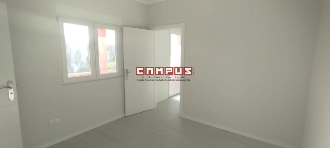 Moradia T3 para Venda em Arco da Calheta Foto 9