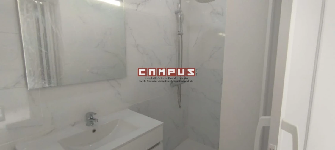 Moradia T3 para Venda em Arco da Calheta Foto 10