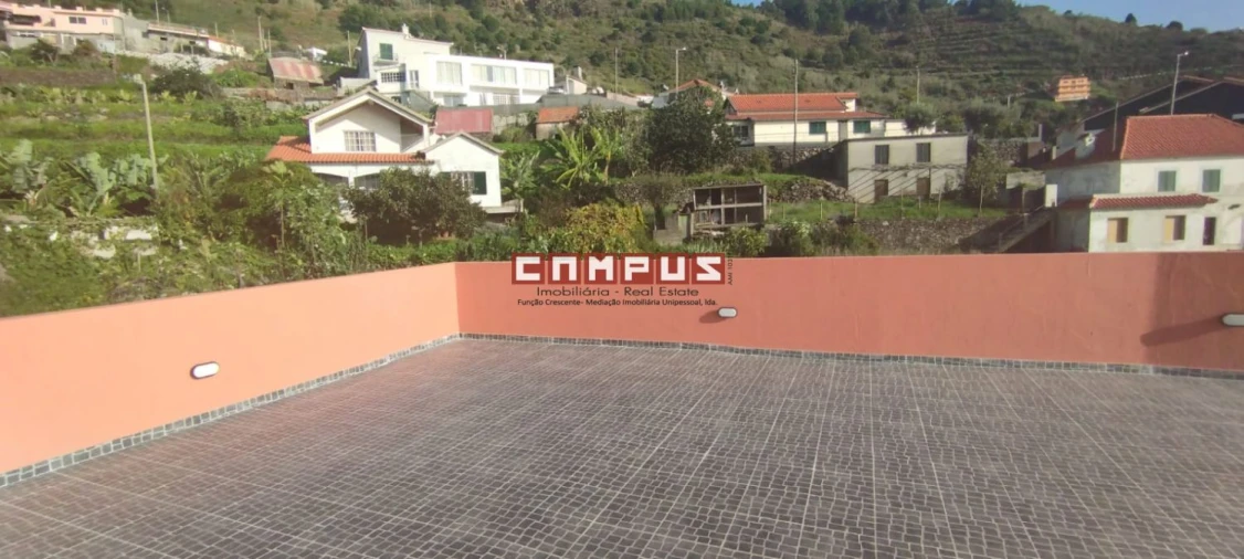 Moradia T3 para Venda em Arco da Calheta Foto 8