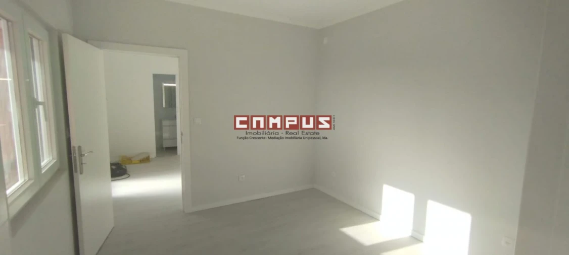 Moradia T3 para Venda em Arco da Calheta Foto 12