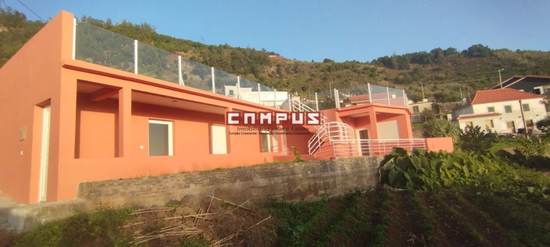 Moradia T3 para Venda em Arco da Calheta Foto 2