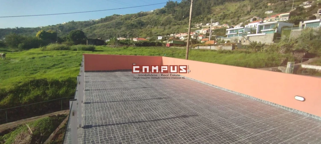 Moradia T3 para Venda em Arco da Calheta Foto 7