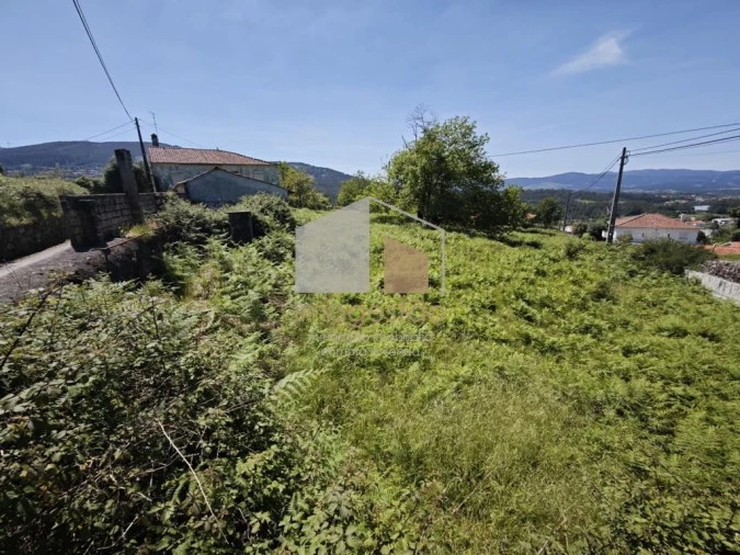 Moradia T3 para Venda em Cornes Foto 4