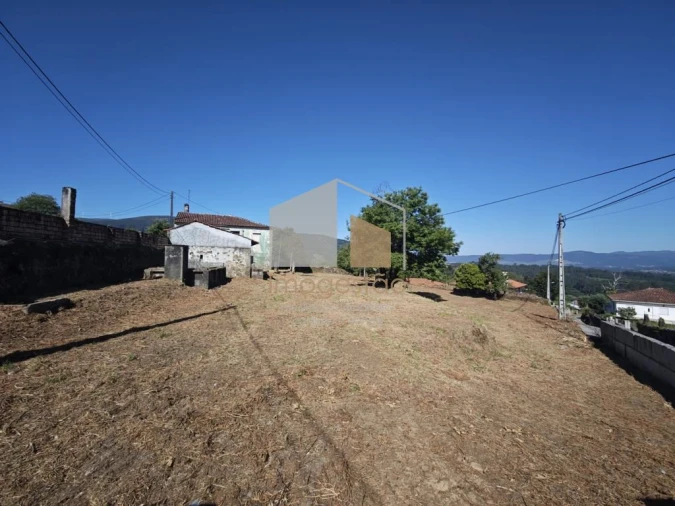 Moradia T3 para Venda em Cornes Foto 5