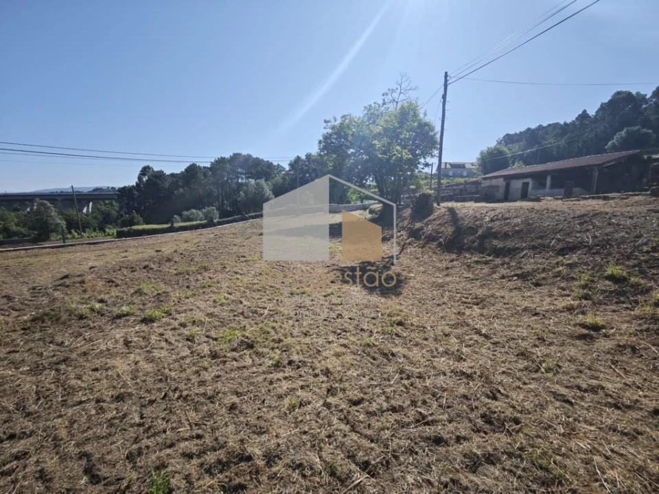 Moradia T3 para Venda em Cornes Foto 26