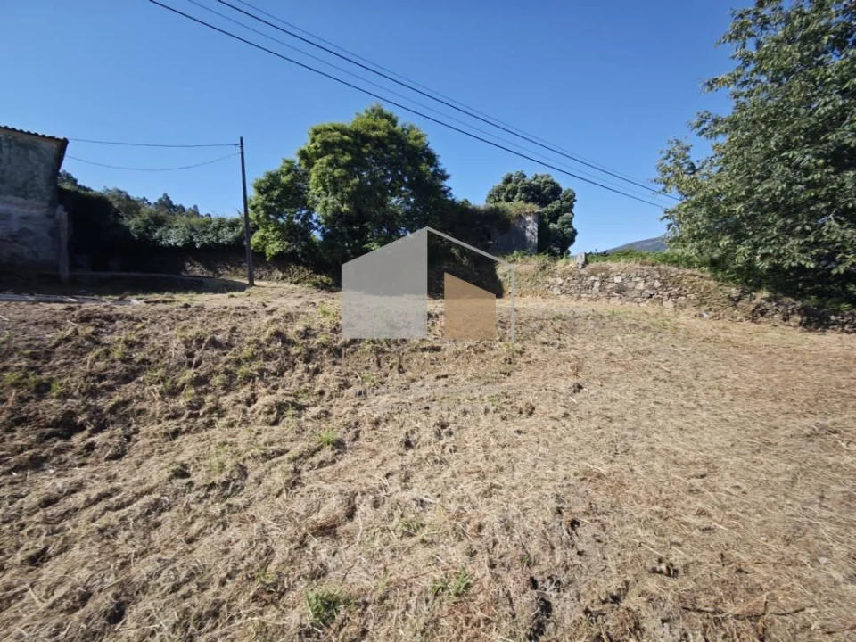 Moradia T3 para Venda em Cornes Foto 38