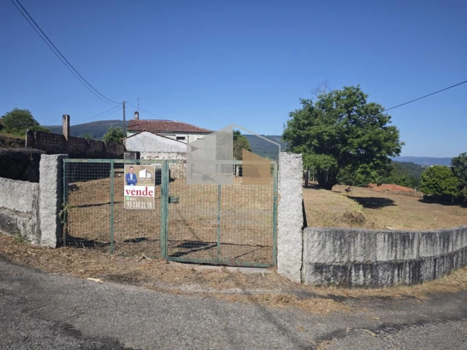 Moradia T3 para Venda em Cornes Foto 1