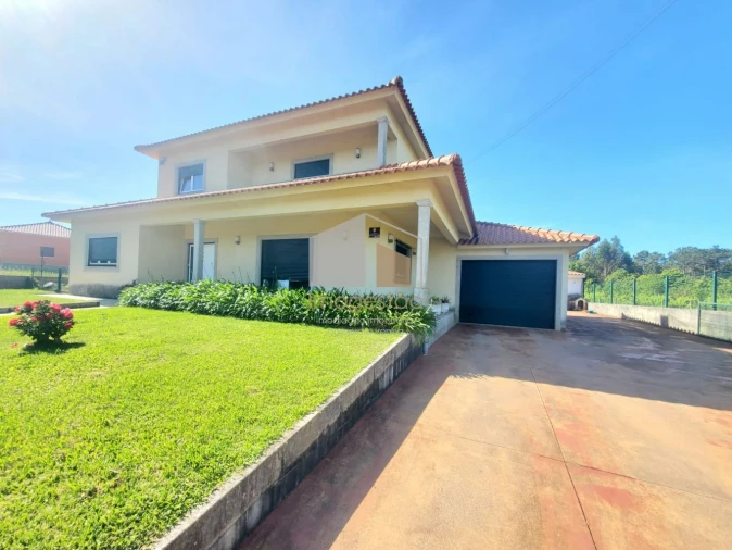 Moradia T3 para Venda em Campos e Vila Meã Foto 1