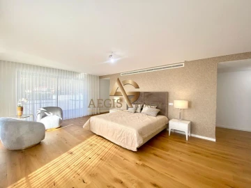 Apartamento T5 para Venda em Funchal (São Pedro)