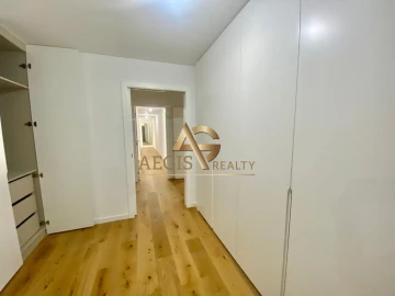 Apartamento T5 para Venda em Funchal (São Pedro)