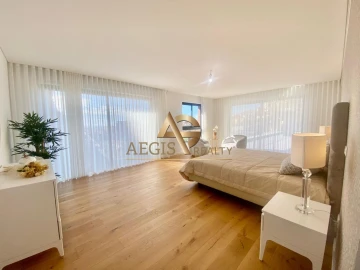 Apartamento T5 para Venda em Funchal (São Pedro)