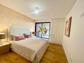 Apartamento T5 para Venda em Funchal (São Pedro)