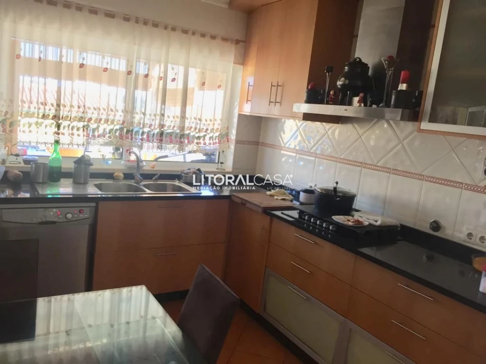 Moradia T4 para Venda em Oliveira do Bairro Foto 5