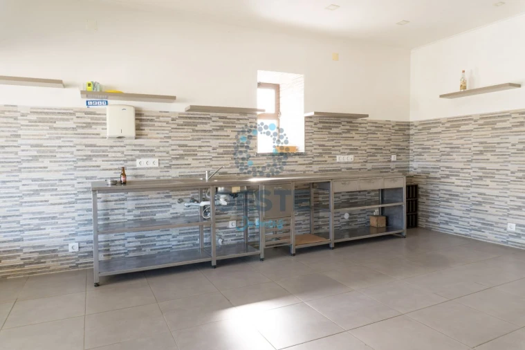 Moradia T4 para Venda em Painho e Figueiros Foto 4