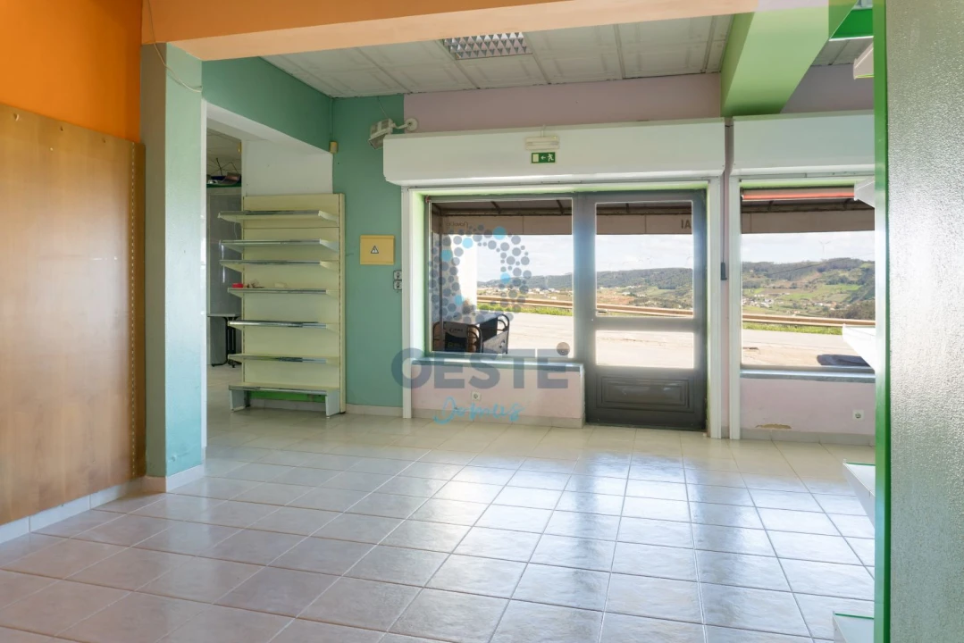 Moradia T4 para Venda em Painho e Figueiros Foto 8