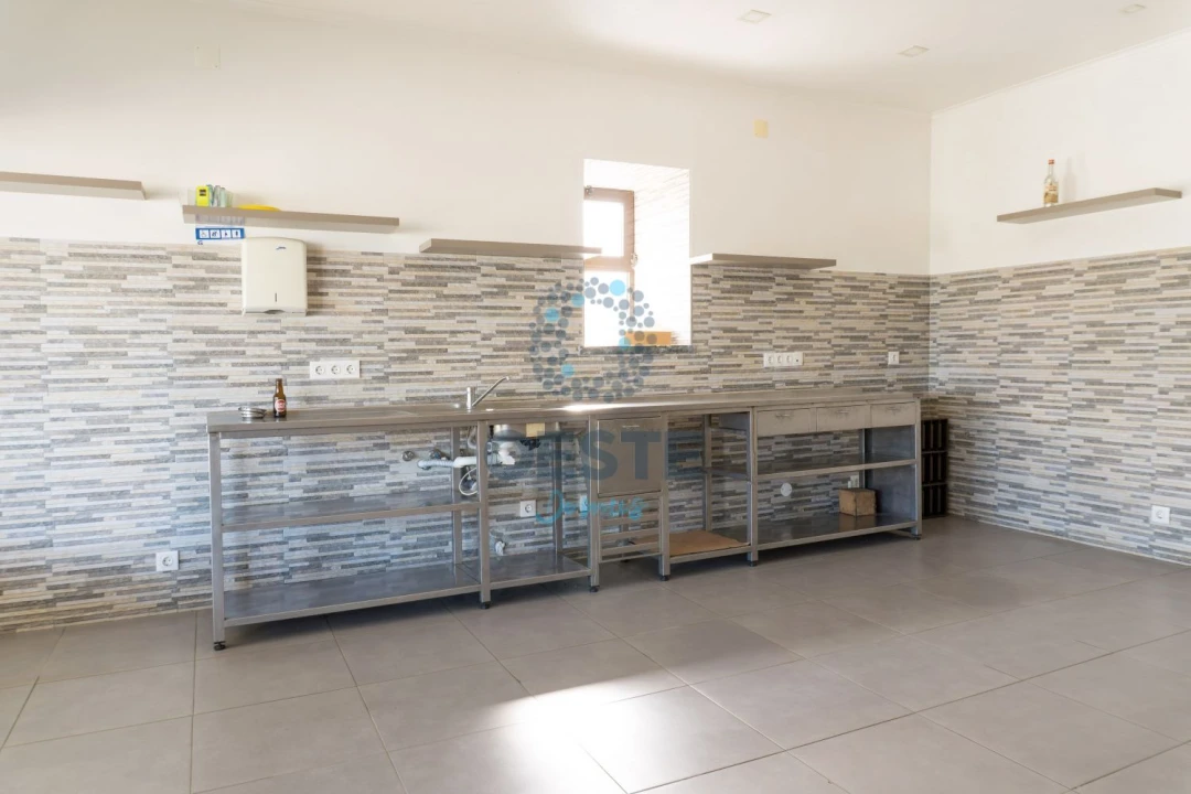 Moradia T4 para Venda em Painho e Figueiros Foto 4