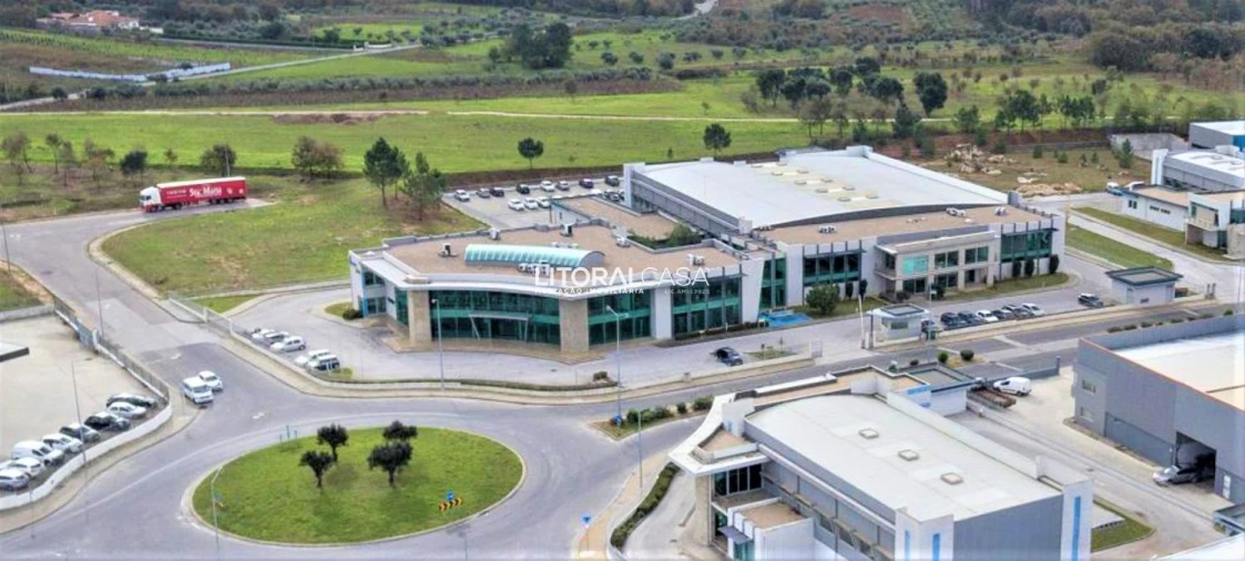 Loja para Venda em Porto de Mós - São João Baptista e São Pedro