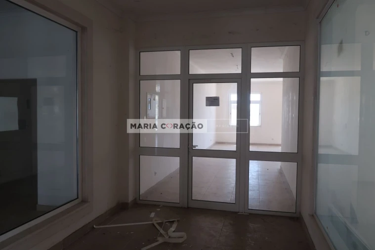 Loja para Venda em Azambuja Foto 3