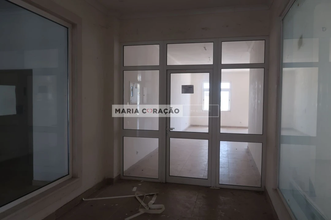 Loja para Venda em Azambuja Foto 3