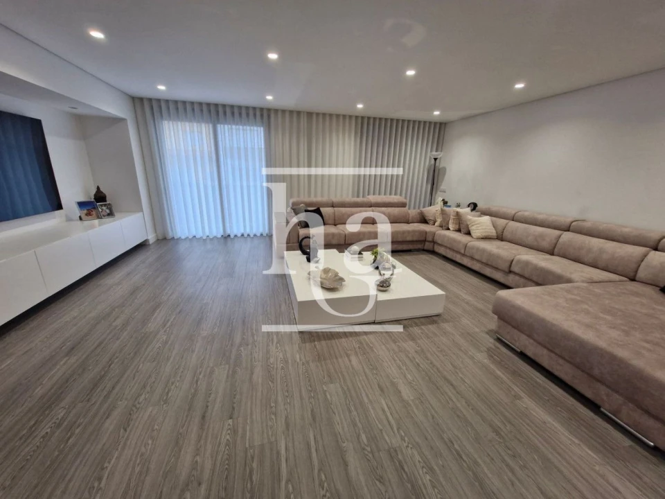 Moradia T5 para Venda em Rio Tinto Foto 6