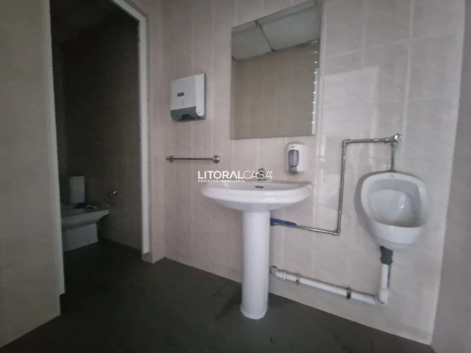 Loja para Venda em São João da Madeira Foto 16