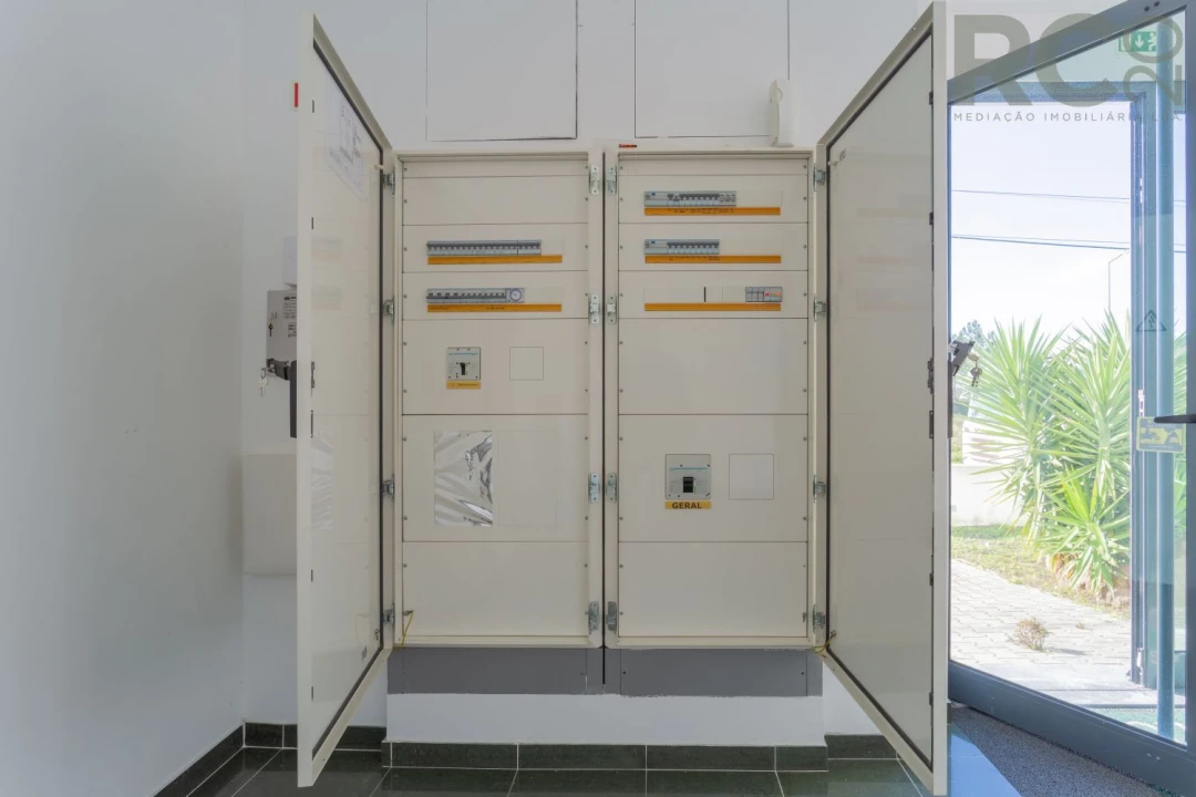 Loja para Venda em Miragaia e Marteleira Foto 50