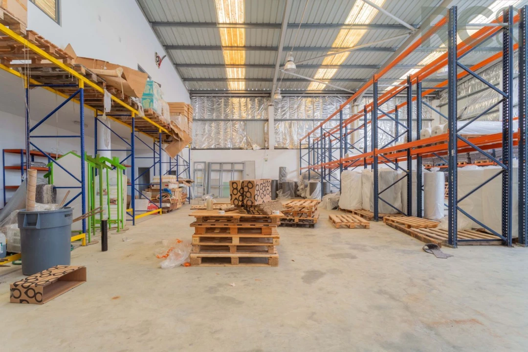 Loja para Venda em Miragaia e Marteleira Foto 31