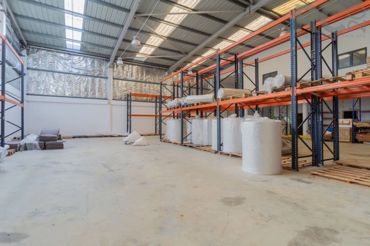 Loja para Venda em Miragaia e Marteleira Foto 44