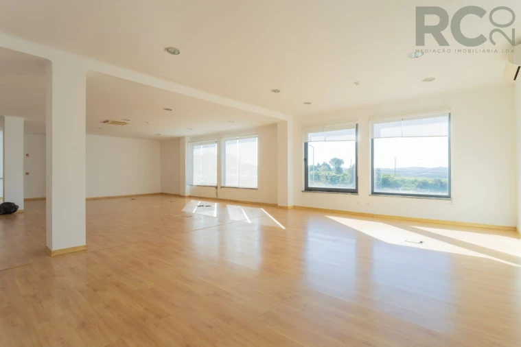 Loja para Venda em Miragaia e Marteleira Foto 20