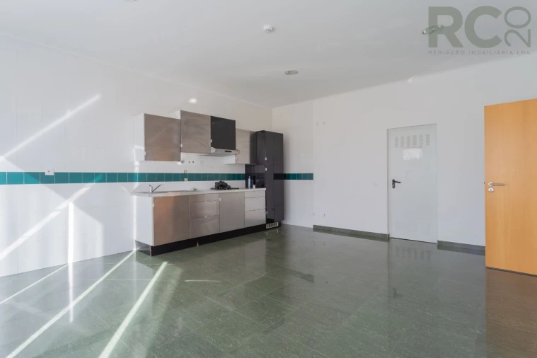 Loja para Venda em Miragaia e Marteleira Foto 30