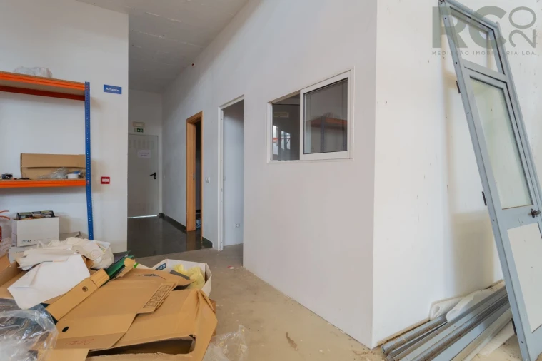 Loja para Venda em Miragaia e Marteleira Foto 35