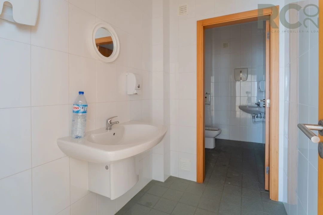 Loja para Venda em Miragaia e Marteleira Foto 37