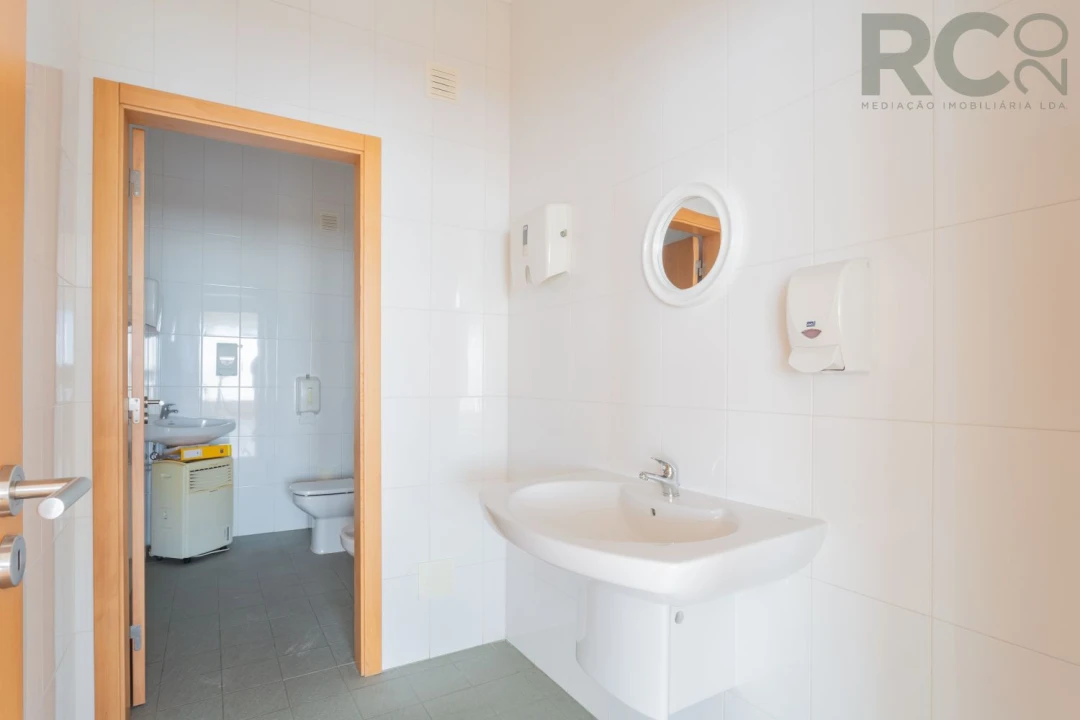 Loja para Venda em Miragaia e Marteleira Foto 38