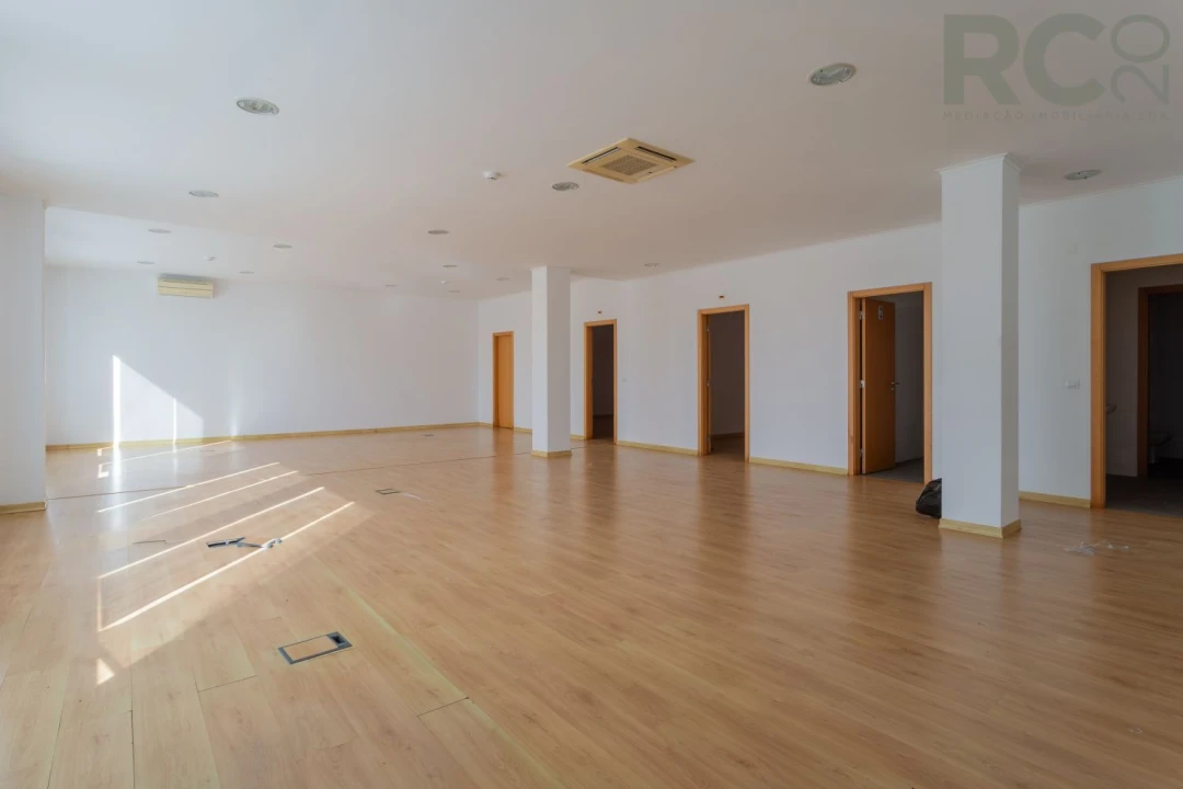 Loja para Venda em Miragaia e Marteleira Foto 17