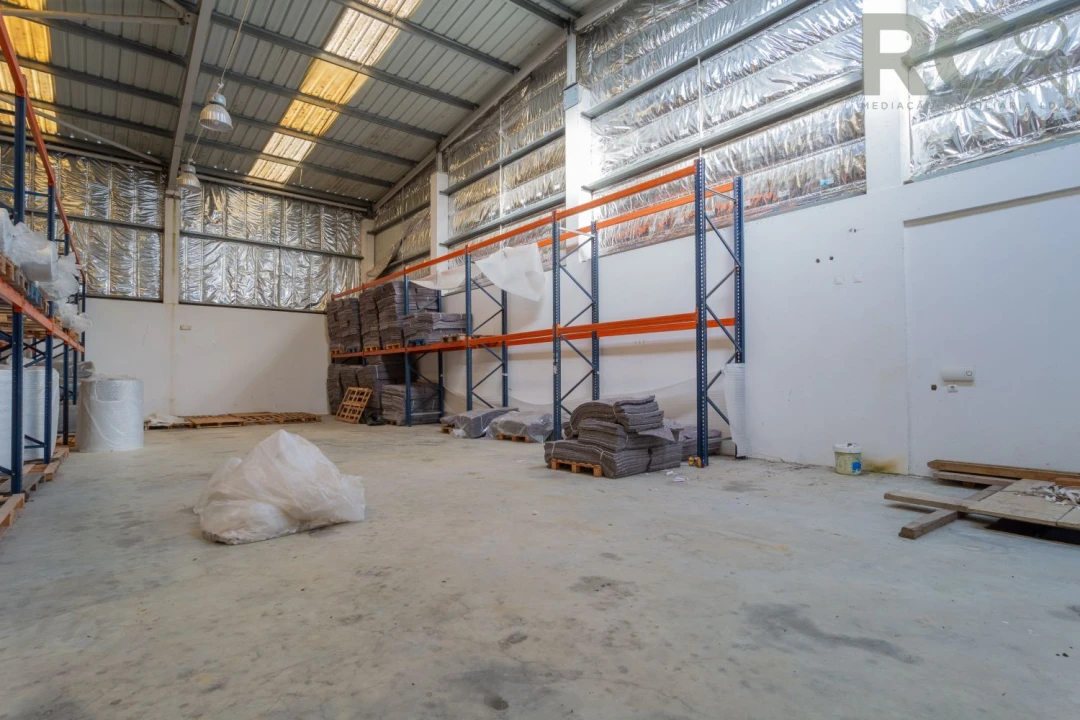 Loja para Arrendamento em Miragaia e Marteleira Foto 47