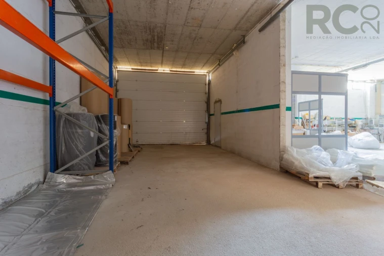 Loja para Arrendamento em Miragaia e Marteleira Foto 33