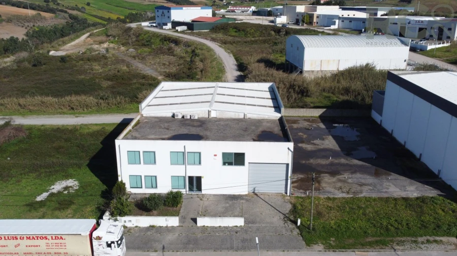 Loja para Arrendamento em Miragaia e Marteleira