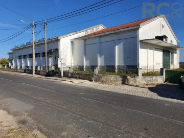 Loja para Venda em Alcanhões