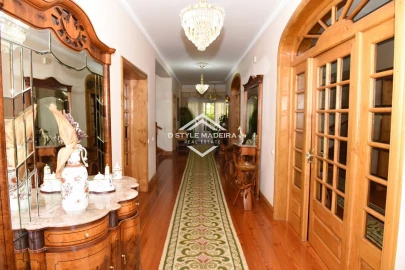 Moradia T6 para Venda em Santo Antonio