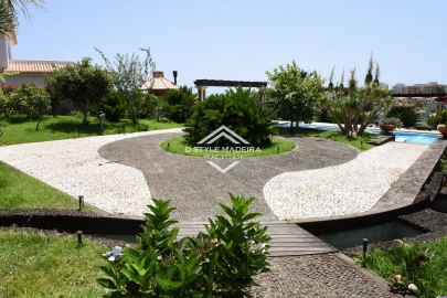 Moradia T6 para Venda em Santo Antonio