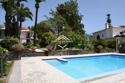 Moradia T6 para Venda em Santo Antonio