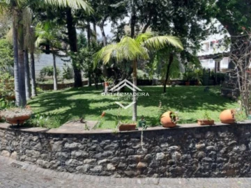 Moradia T6 para Venda em Santo Antonio