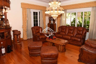 Moradia T6 para Venda em Santo Antonio