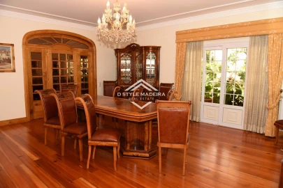 Moradia T6 para Venda em Santo Antonio