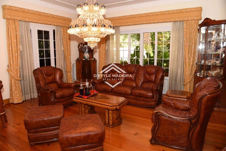 Moradia T6 para Venda em Santo Antonio Foto 10