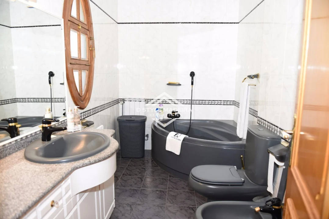 Moradia T6 para Venda em Santo Antonio Foto 17