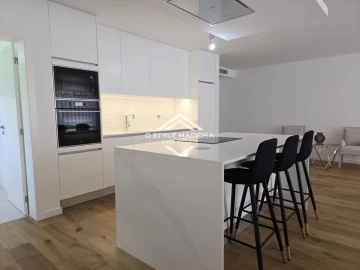 Apartamento T6 para Venda em Funchal (São Pedro)