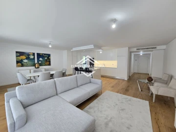 Apartamento T6 para Venda em Funchal (São Pedro)