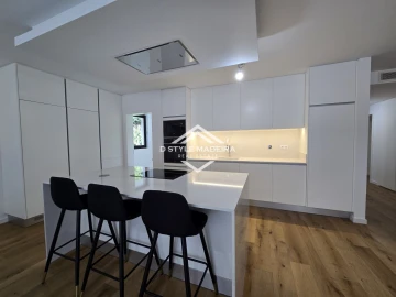 Apartamento T6 para Venda em Funchal (São Pedro)